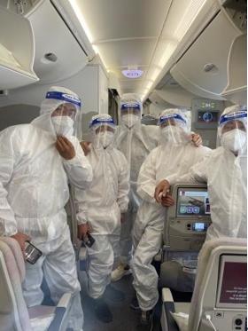 阿富汗ICU住进中国商人：陪护穿防弹衣擦AK，10块雇一个保镖