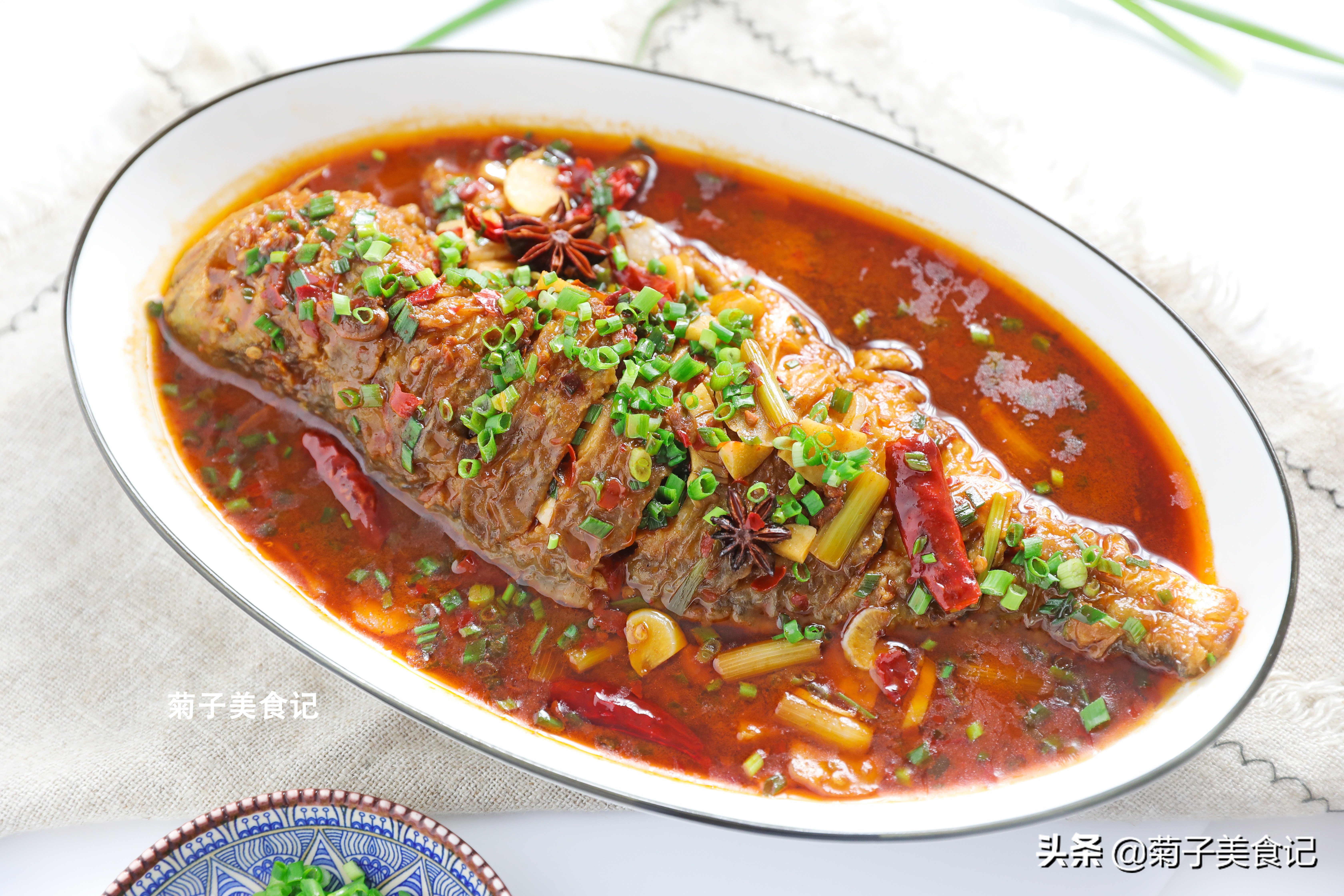 怎么样红烧鱼比较不腥又好吃,红烧鱼如何做到入味不破皮