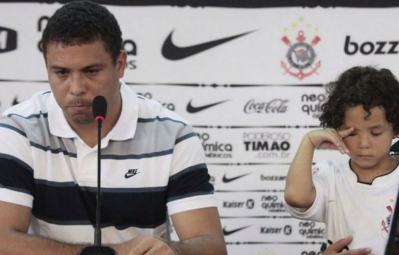 足球感人催泪片段真实事件,足球感动瞬间催泪片段2014阿根廷