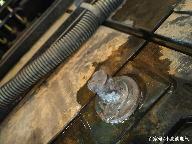 铅酸电池极柱腐蚀原因,汽车电池极柱修复