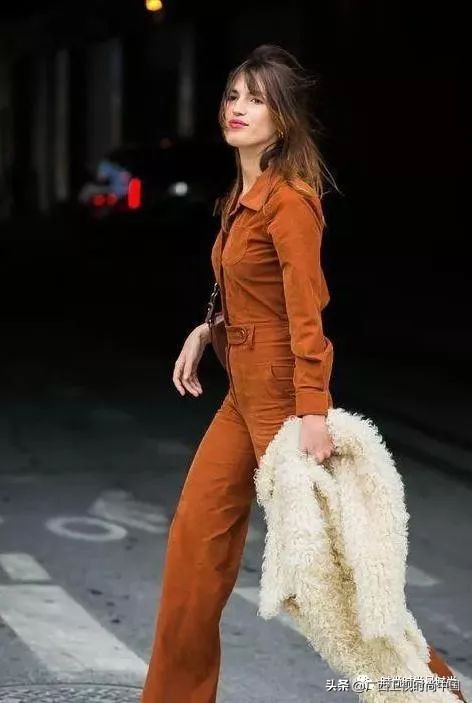 男灯芯绒裤子的搭法,灯芯绒中款穿搭