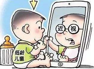 1岁宝宝眼睛近视的危害,孩子一近视就怪电子产品