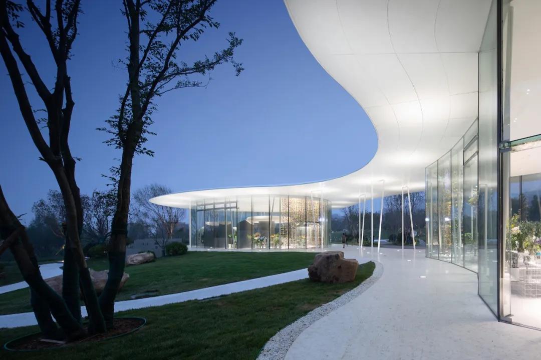 消隐在自然山水之中的四季花房——青岛万科·四季草堂