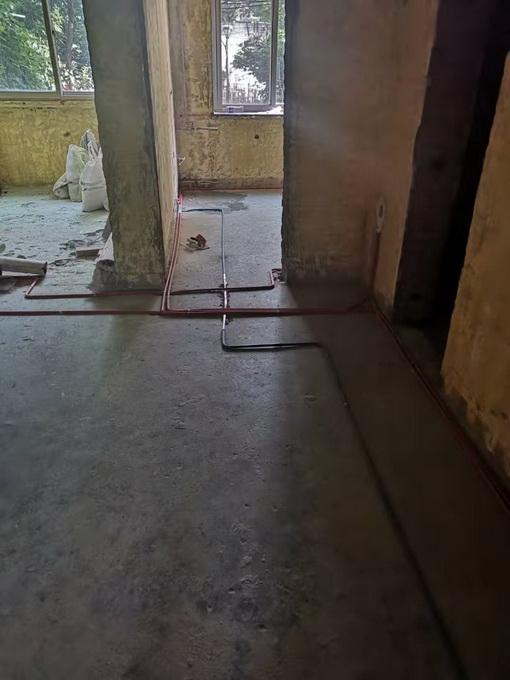 业主不满意装修公司违约会赔钱么,野蛮装修惹纠纷修复还另付违约金