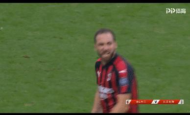 伊瓜因怒吼c罗,伊瓜因红牌怒吼c罗