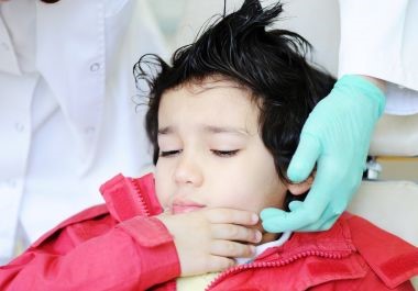 一岁宝宝乳牙坏了,一岁宝宝乳牙坏了断了怎么办