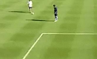 梅西观看自己过人,梅西过人的搞笑视频