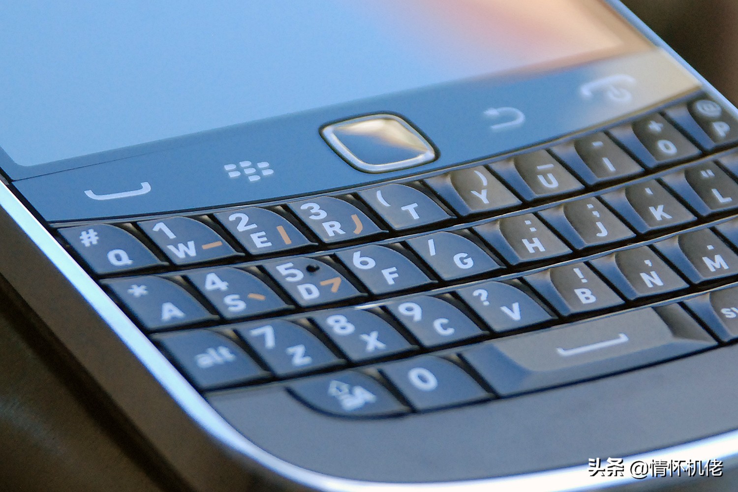 黑莓9900键盘亮了开不了机,黑莓9900光学触摸板