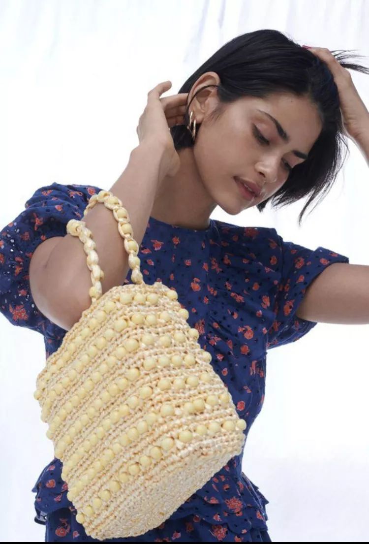 牛油果绿穿出夏季里自己的风格,牛油果色跟什么颜色一起穿才好看