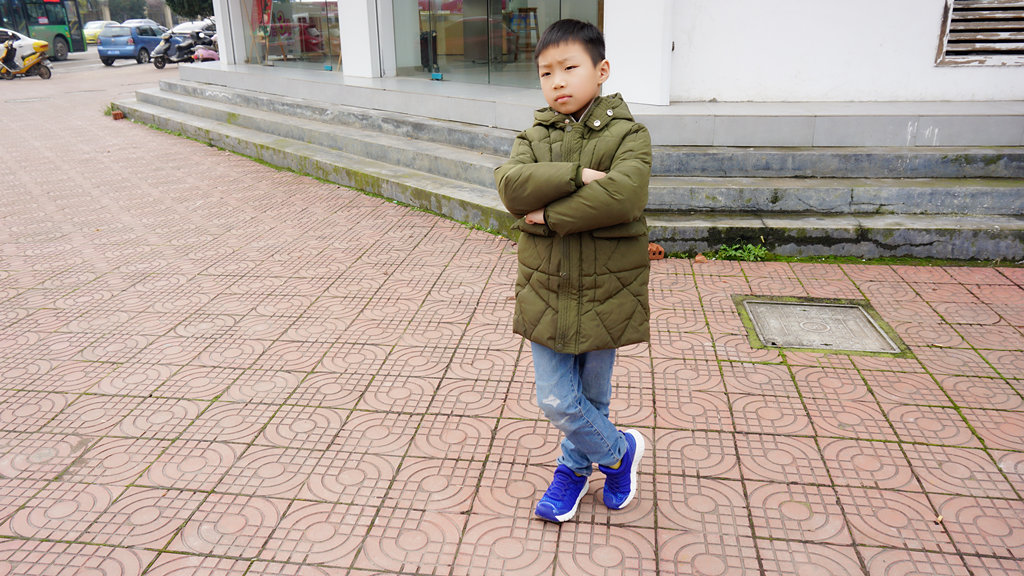 小米有品儿童视频,小米定制儿童漫步鞋