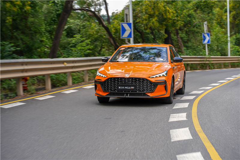 运动轿跑第三代mg6pro上市,运动舒适两相宜试驾第三代mg6