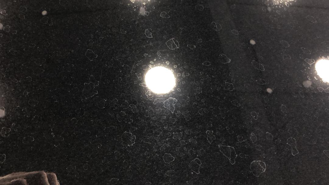 隐形车衣贴完之后全是划痕,隐形车衣贴完了有灰点怎么处理