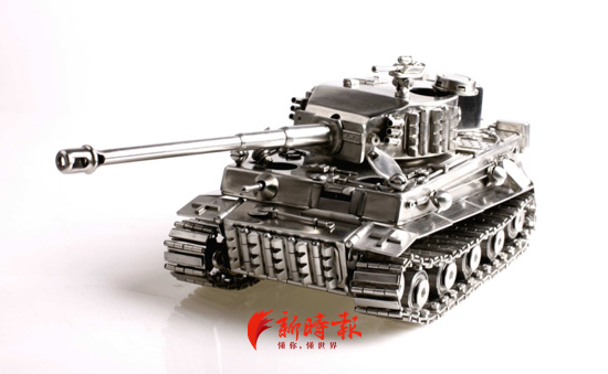 船锚、雷达、飞机都能动！焊接工三年磨一“舰”，为儿子自制独一无二的礼物