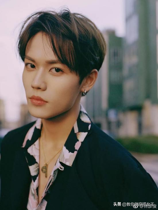 周震南帅气穿搭,周震南穿衬衫图片