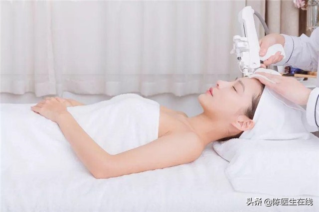 面部脂肪填充多怎么去除,面部脂肪太多拉皮还是吸脂