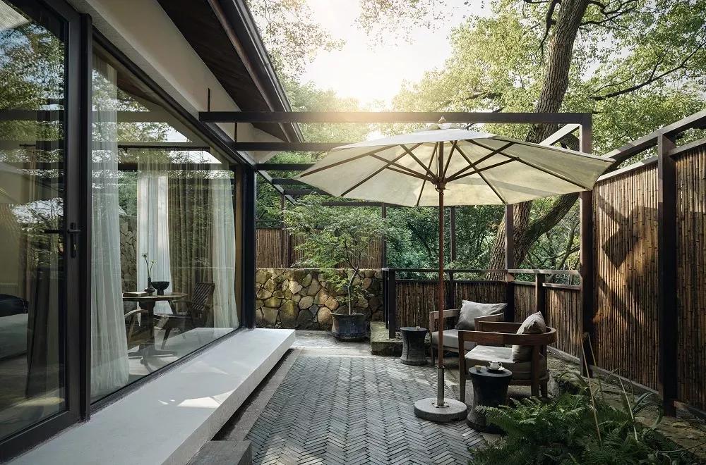 西湖边的传奇山庄，开业登顶“杭州最贵酒店”，旧址重生yyds