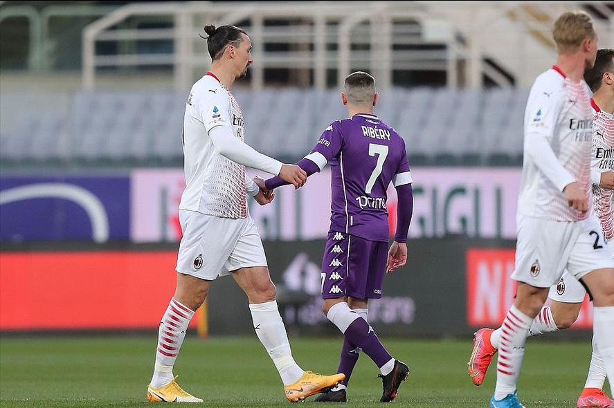 里贝里摔倒,里贝里被踹