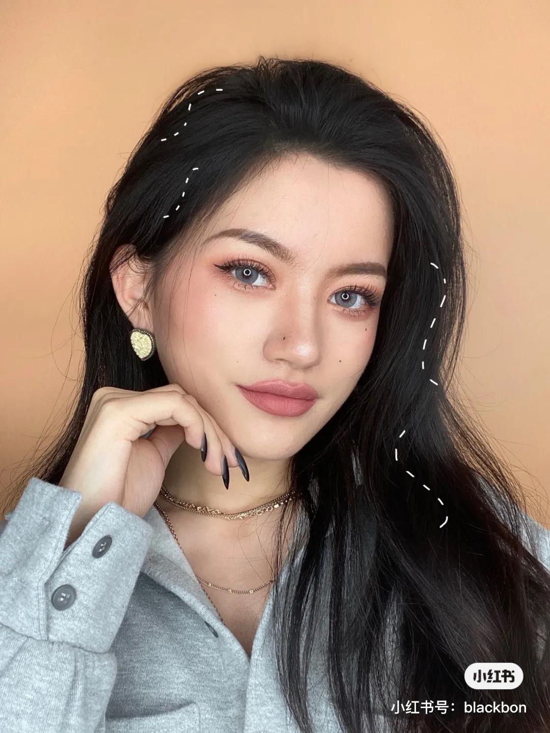 轻欧美妆适合什么发型搭配 (欧美发型妆容搭配)