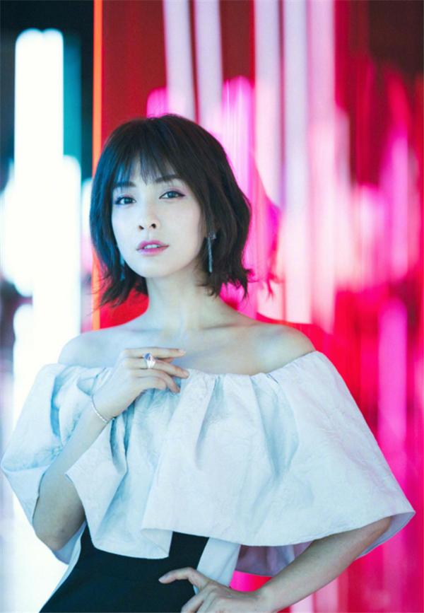 今年流行烫一款免打理减龄大气,2019流行懒人造型烫