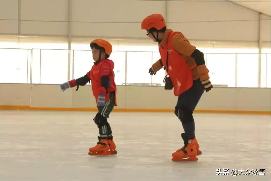 滑轮轮滑,滑轮滑和滑冰有什么区别