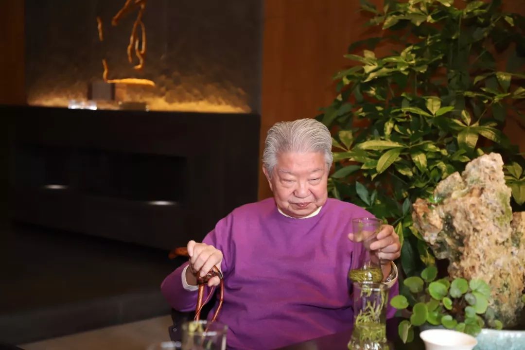 早春时节，与蔡澜论道，入川寻一杯上品绿茶