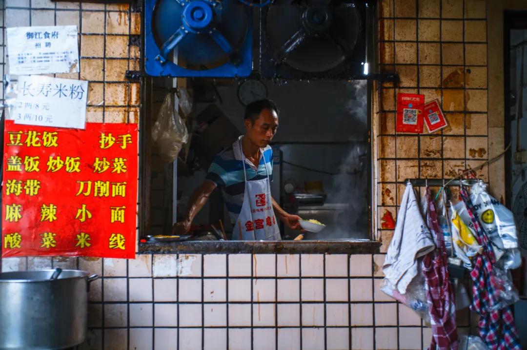 50mmf1.4全画幅镜头推荐,50mmf1.4镜头有几代