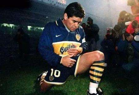 愿天堂也有足球致敬传奇球星,永远的球王邓紫棋