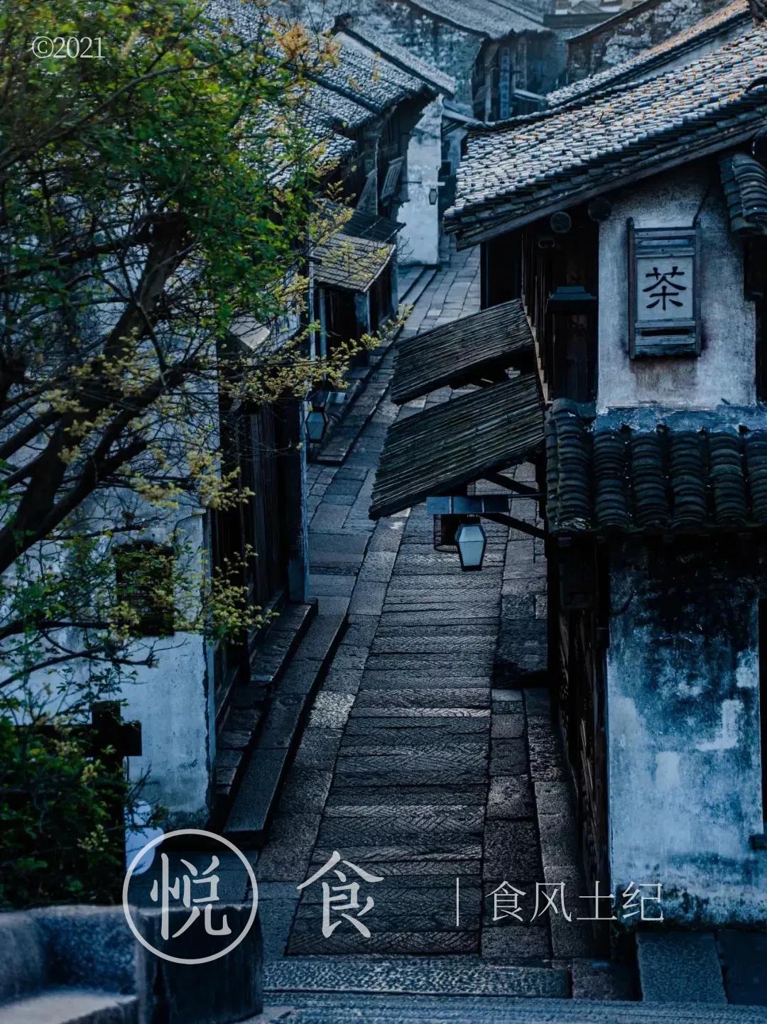 南货店的学徒，知道陆稿荐的酱鸭夫妇合起来就一副眼睛