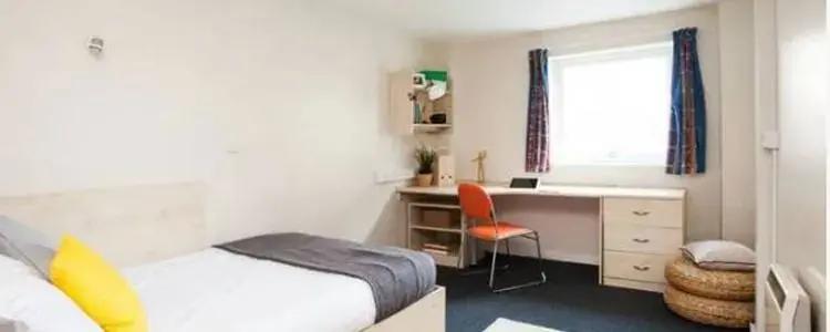 英国利兹大学值得读吗,留学英国利兹大学秋季