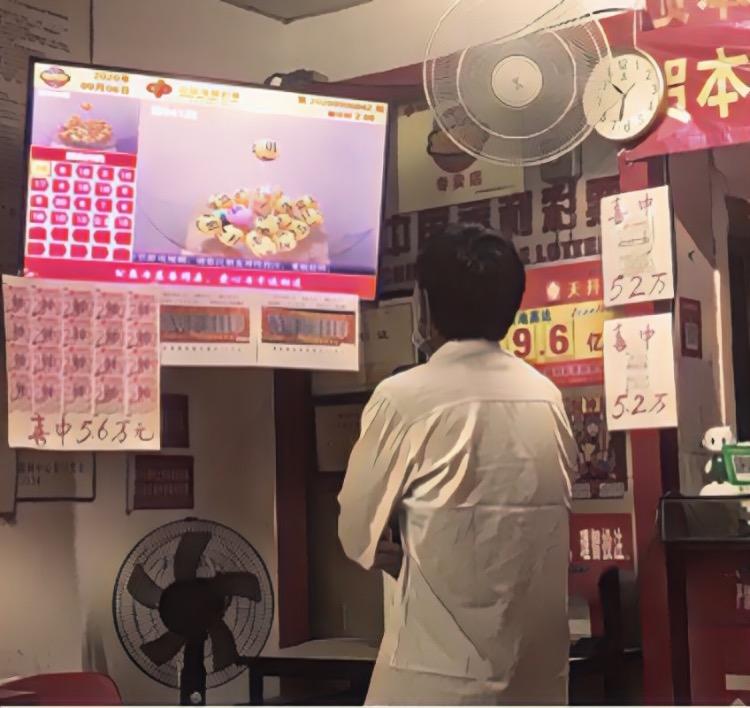 千万富翁、保安、三和大神……彩票店里的人间底色与暴富梦想