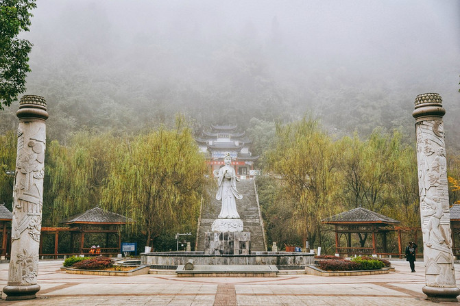 观天坑，游溶洞，桂西北最名不见经传的冷门旅行目的地——乐业