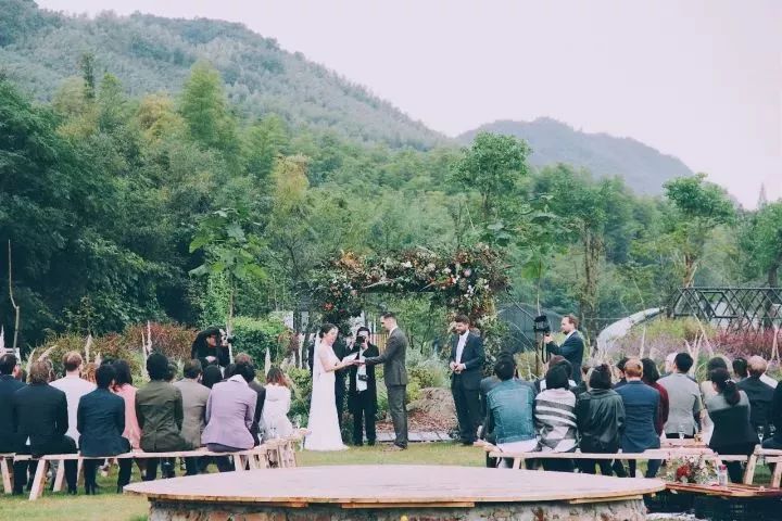 “土气”的休闲农业,正成为高端品牌争抢的“联姻”对象