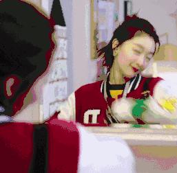 周冬雨在细水长流中不断塑造自我,周冬雨从霸气的掌门人到少年的你