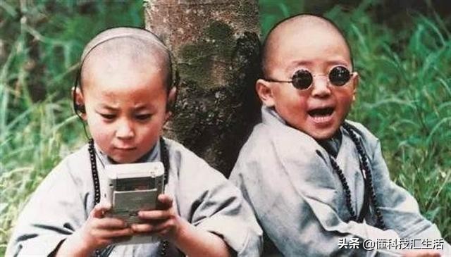 2岁孩子被虐待致死还伸手要抱抱,两岁儿童被虐待事件