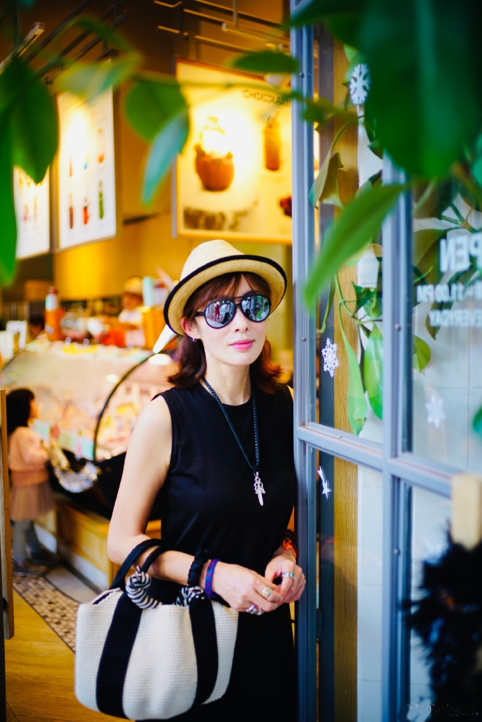 52岁张敏穿什么衣服好看,张敏礼帽