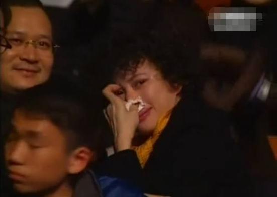 罗志祥亲蔡依林被拒绝,罗志祥和经纪人亲密照