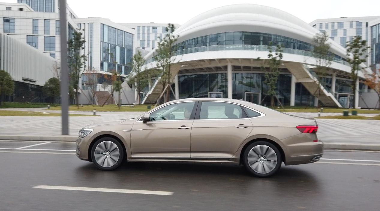 大众帕萨特380豪华版驾驶体验,大众帕萨特380豪华版驾驶感受