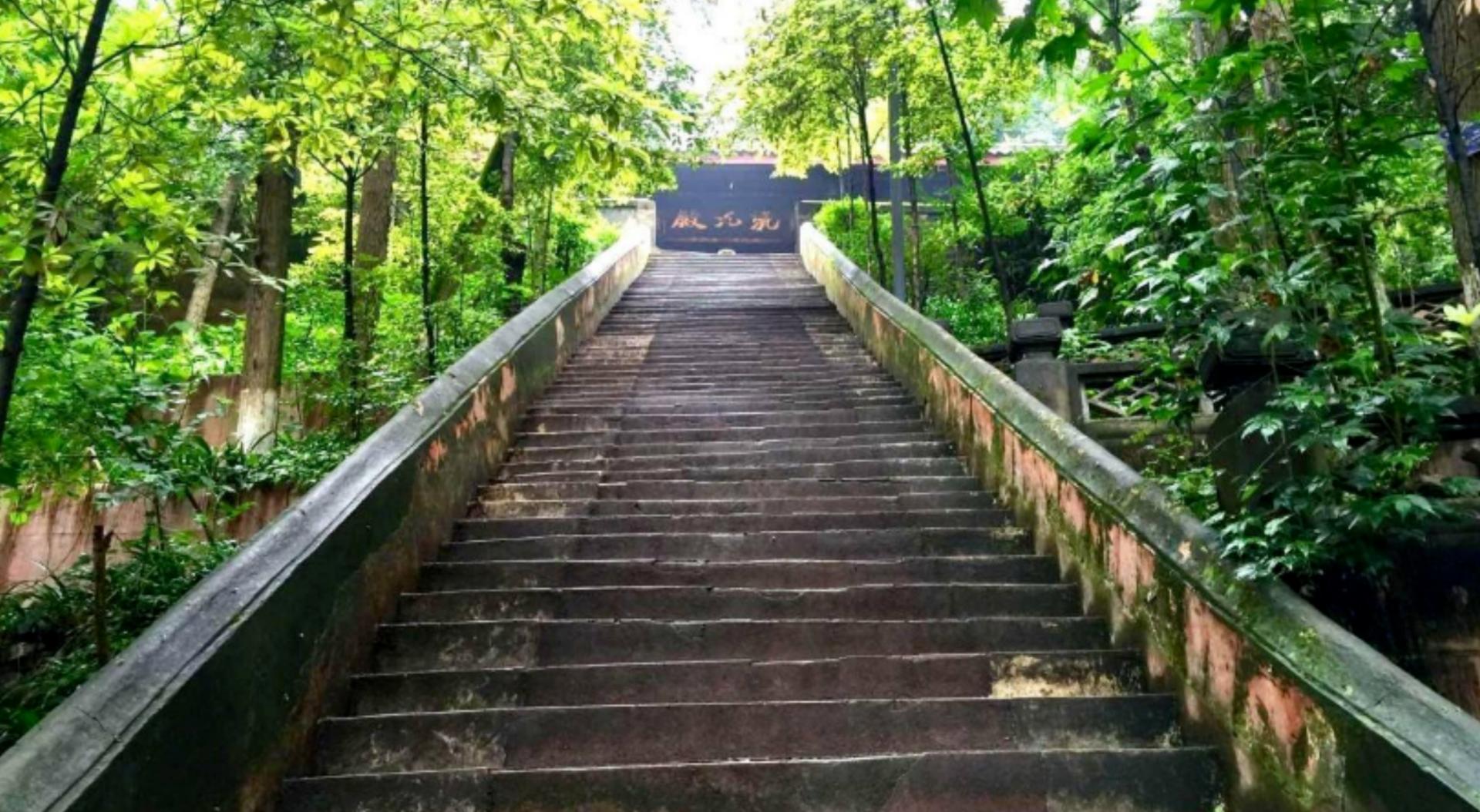 成都一天来回的爬山景点,成都一天爬山来回的景点