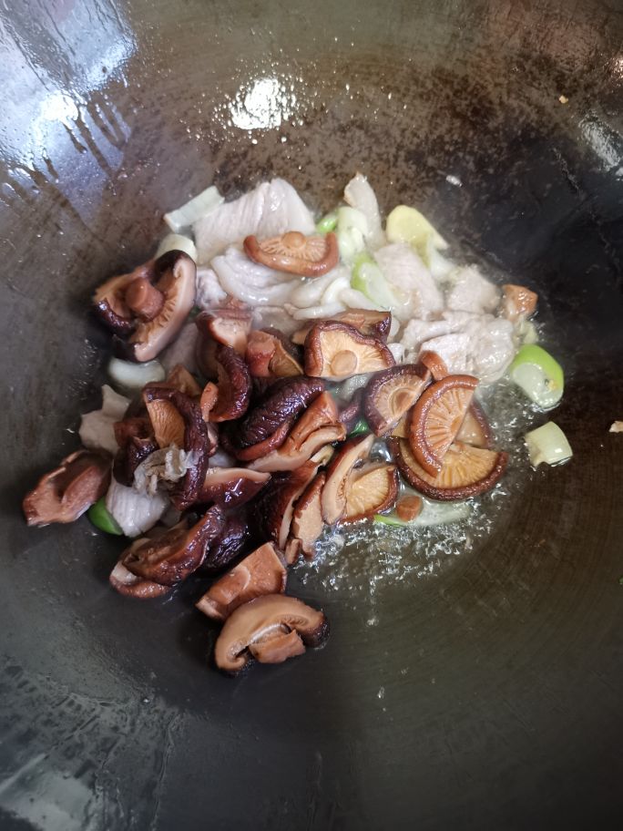 新鲜竹笋的家常做法简单又好吃,鲜竹笋怎么做好吃又简单家常做法