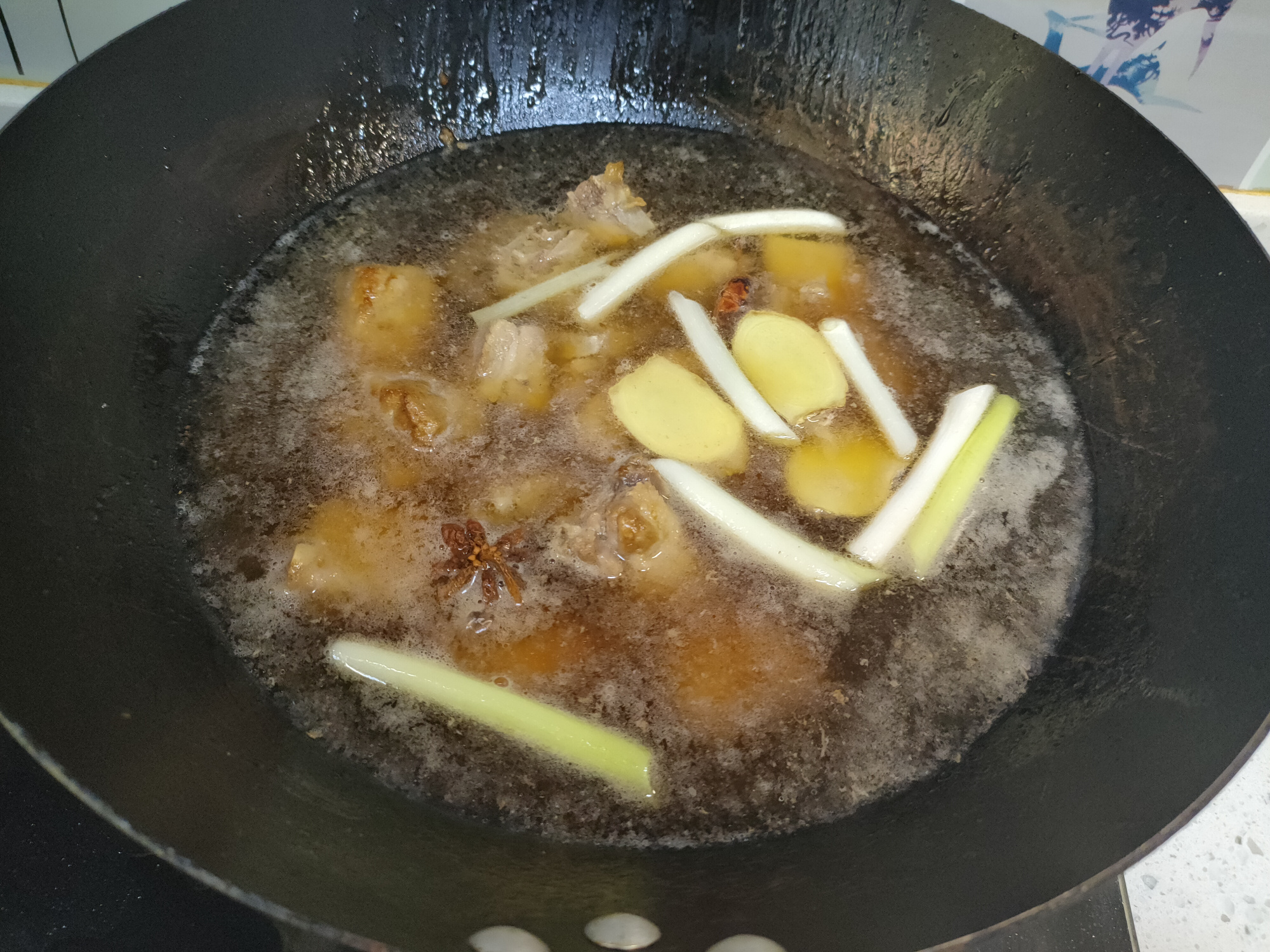 炖排骨先放了水怎么办,炖排骨先倒啤酒还是水