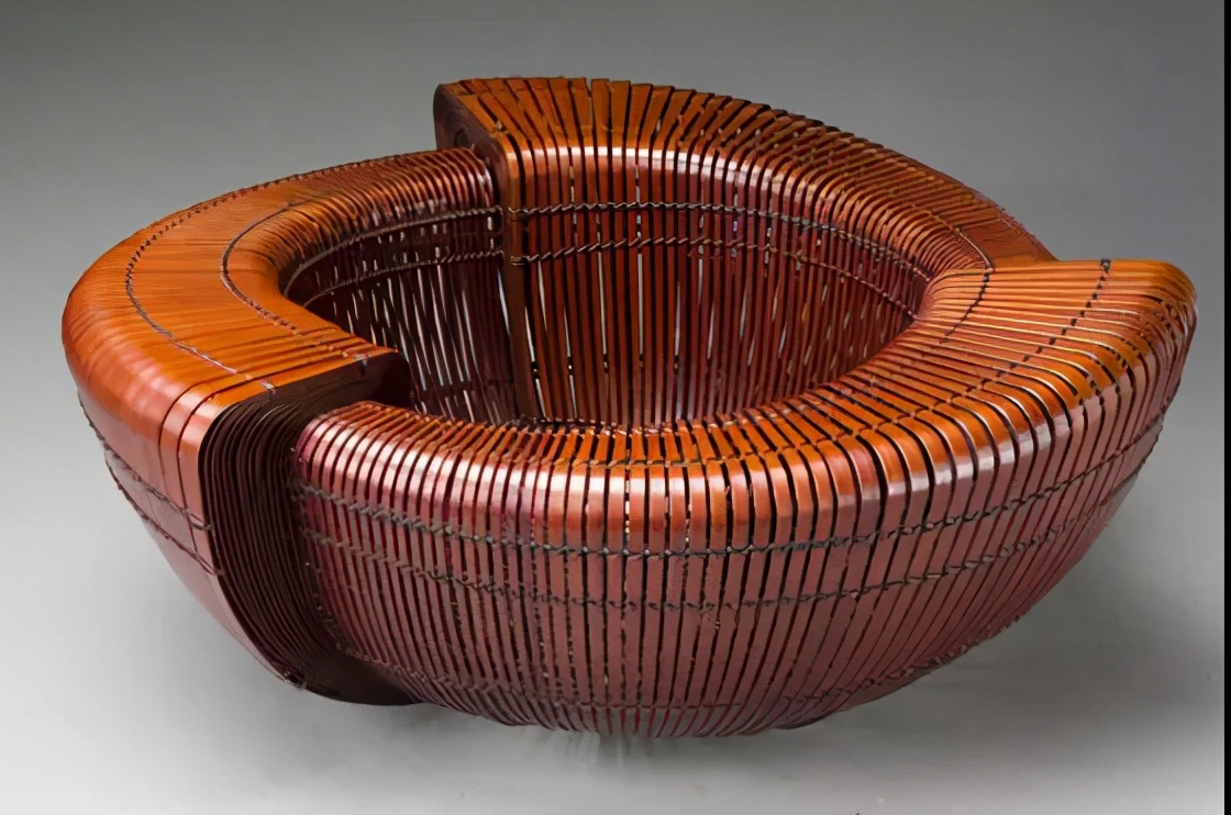 利用竹炭做成的板材，外表虽“其貌不扬”但功效“小清新”