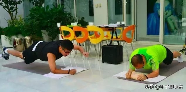 一直做平板支撑可以练出马甲线,就做平板支撑能练出马甲线吗