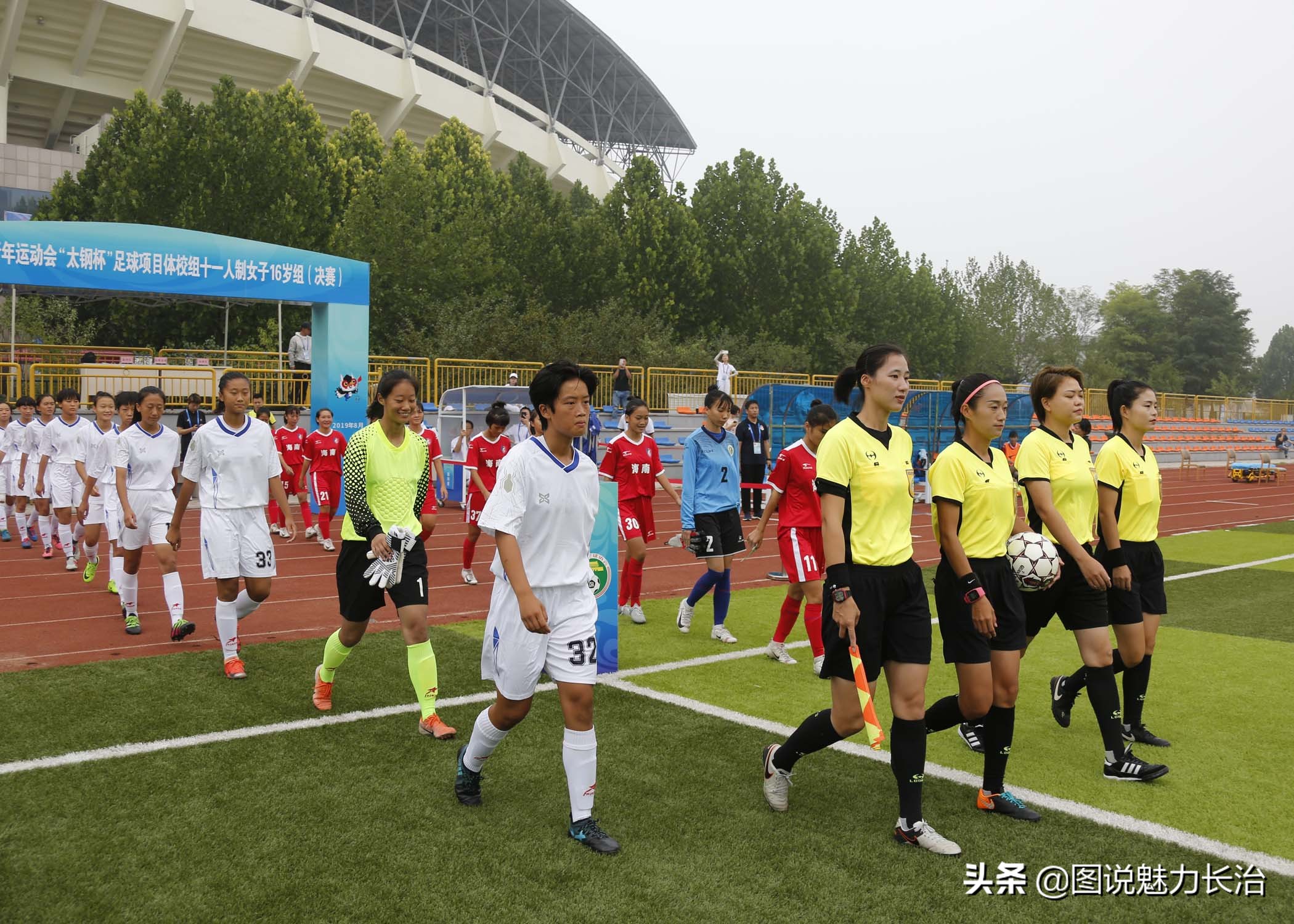 足球球员受伤瞬间,盘点足球比赛上的精彩瞬间