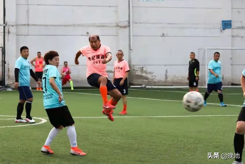 2021年大连市西岗区长杯足球赛,我踢足球我快乐