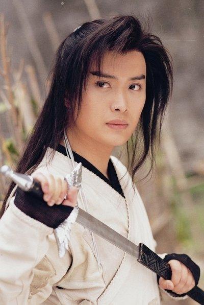 黄海冰：撞脸樊少皇，当红时3拒琼瑶，47岁过气当毛主席特型演员