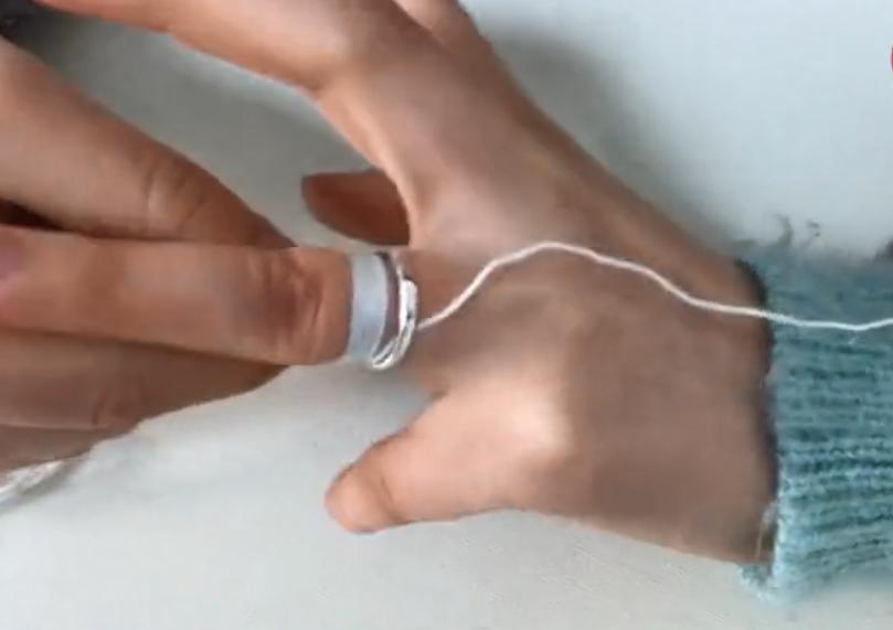 戒指取不下来别着急一招轻松解决,戒指戴手上肿胀取不下来怎么办