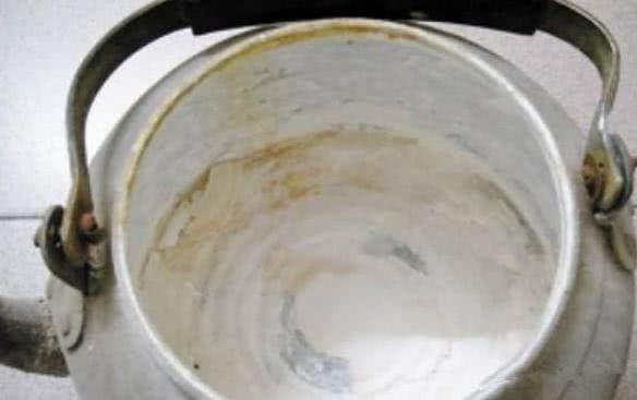 自来水里有藻类对身体有什么危害,自来水有水垢常喝会肾结石吗