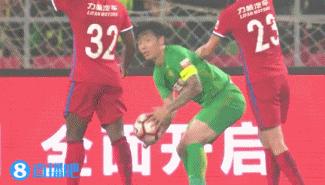 王上源罚定位球,王上源因击打对手被禁赛3场