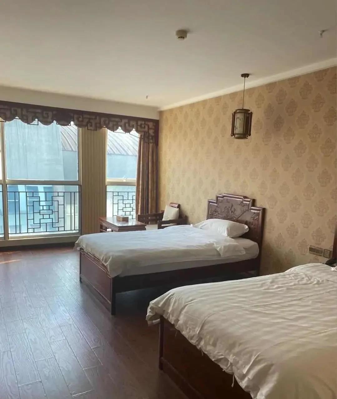 用生命在回家：“困死”在归国政策，从新加坡回国好难