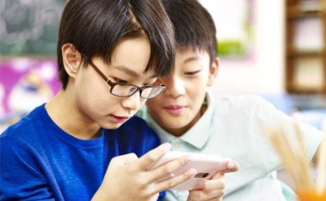 孩子视力几岁后不容易发生近视了,小孩几岁后视力差不多稳定